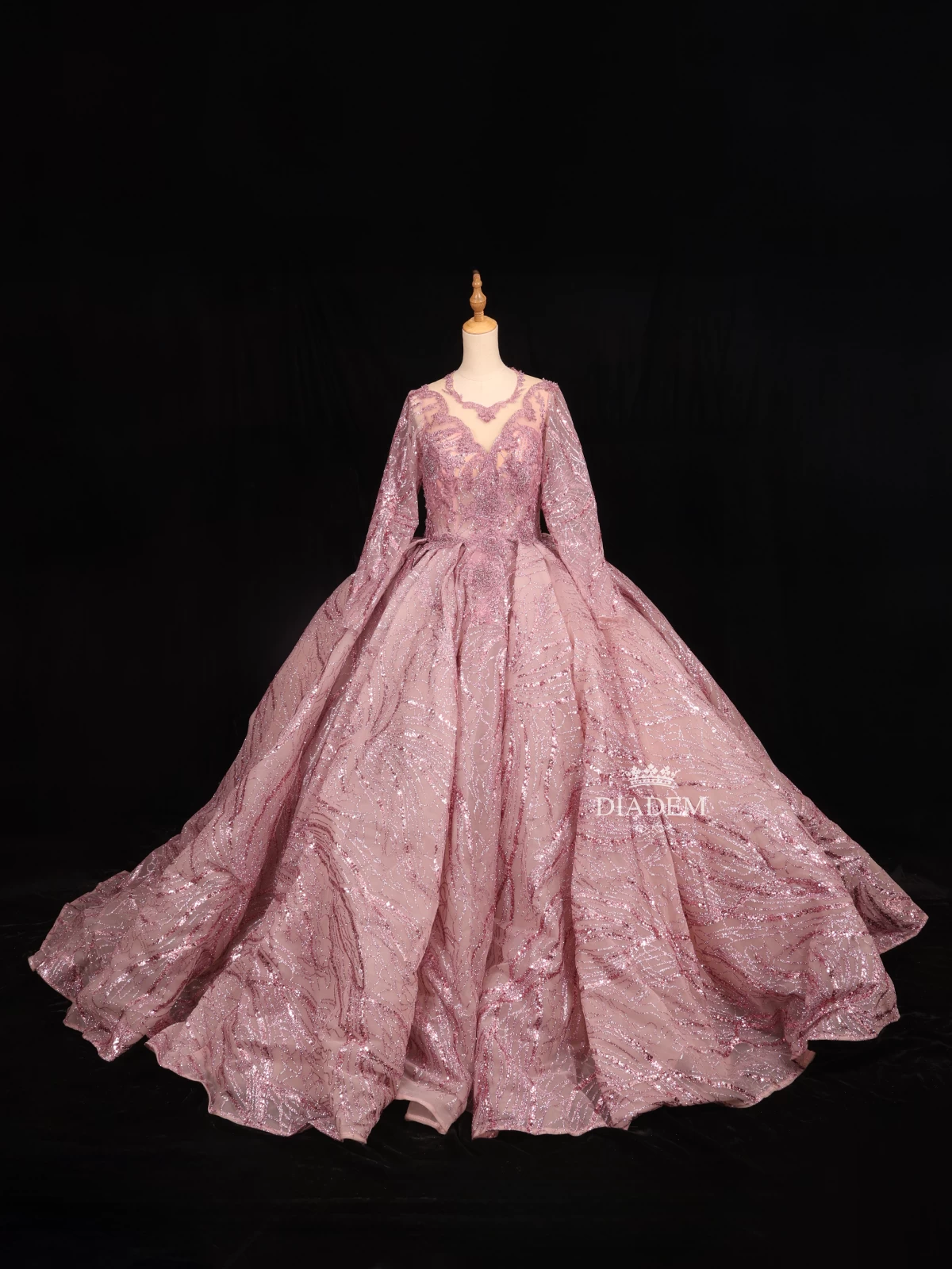 Old saree one piece | Anarkali dress pattern, Long dress design, One piece  gown