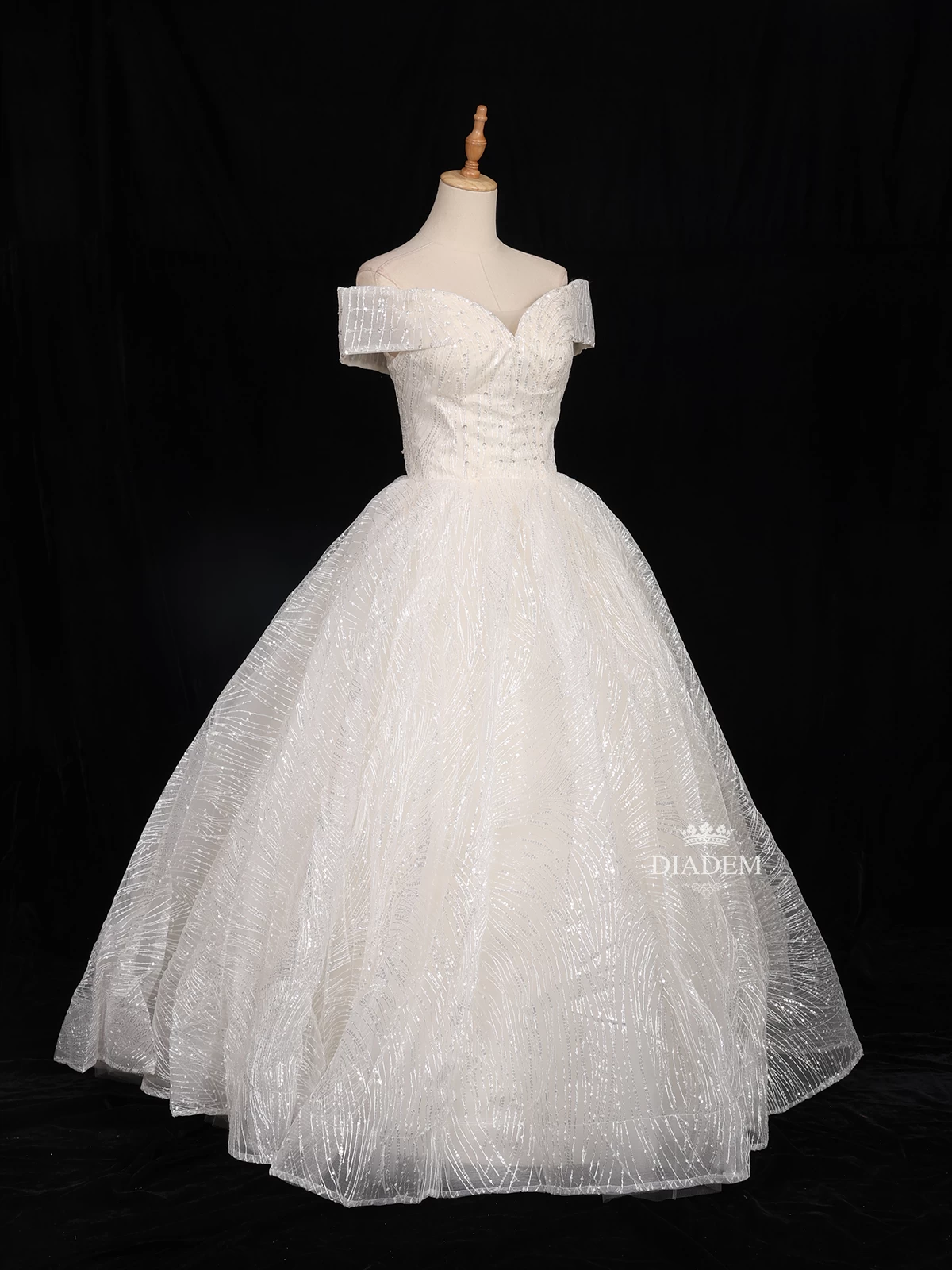 Designer White Wedding Gown Rental in Udaipur | Fancyano