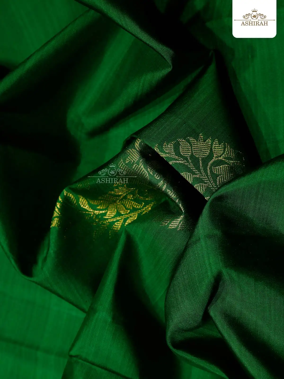Green Pure Kanchipuram Silk Saree With Paisley Motifs On The Body And Without Border
