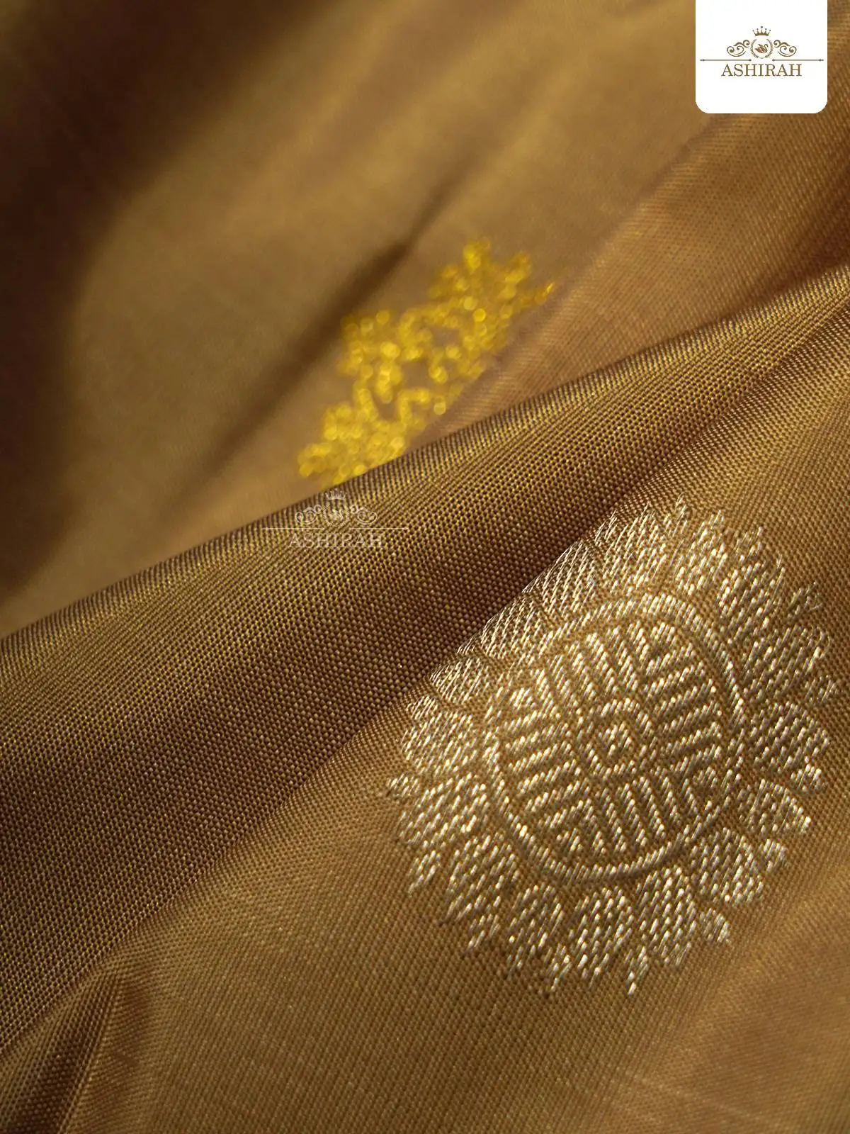 Brown Pure Kanchipuram Silk Saree With Design Motifs On The Body And Manga Motifs Zari Border