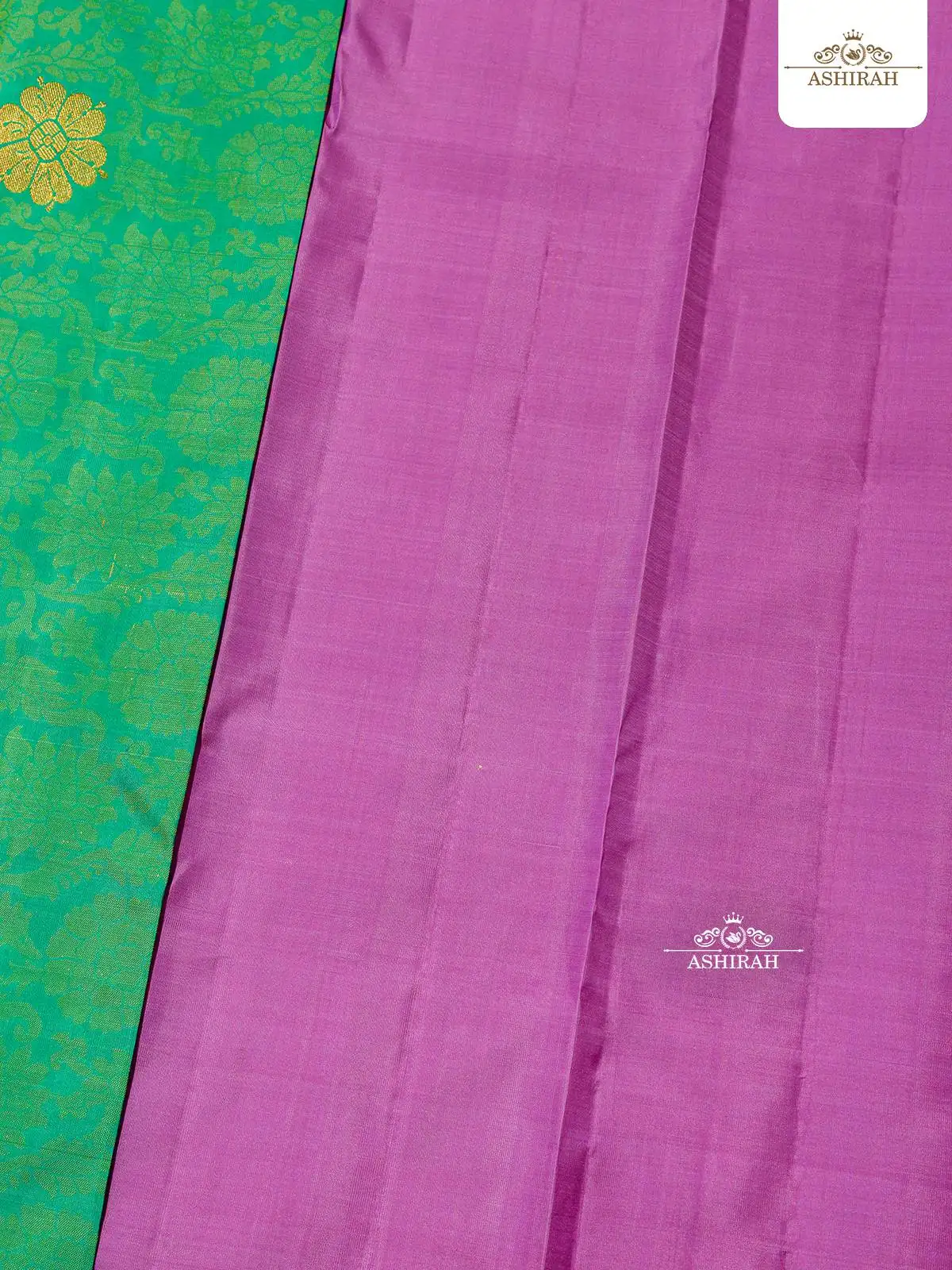 Green Pure Kanchipuram Silk Saree With Brocade And Flower Motifs All Over The Body And Without Border