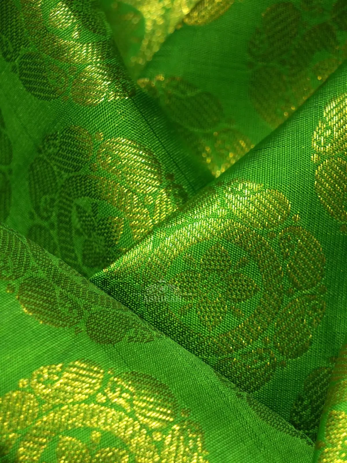 Parrot Green Pure Kanchipuram Silk Saree With Brocade On The Body And Flower Motifs Zari Border