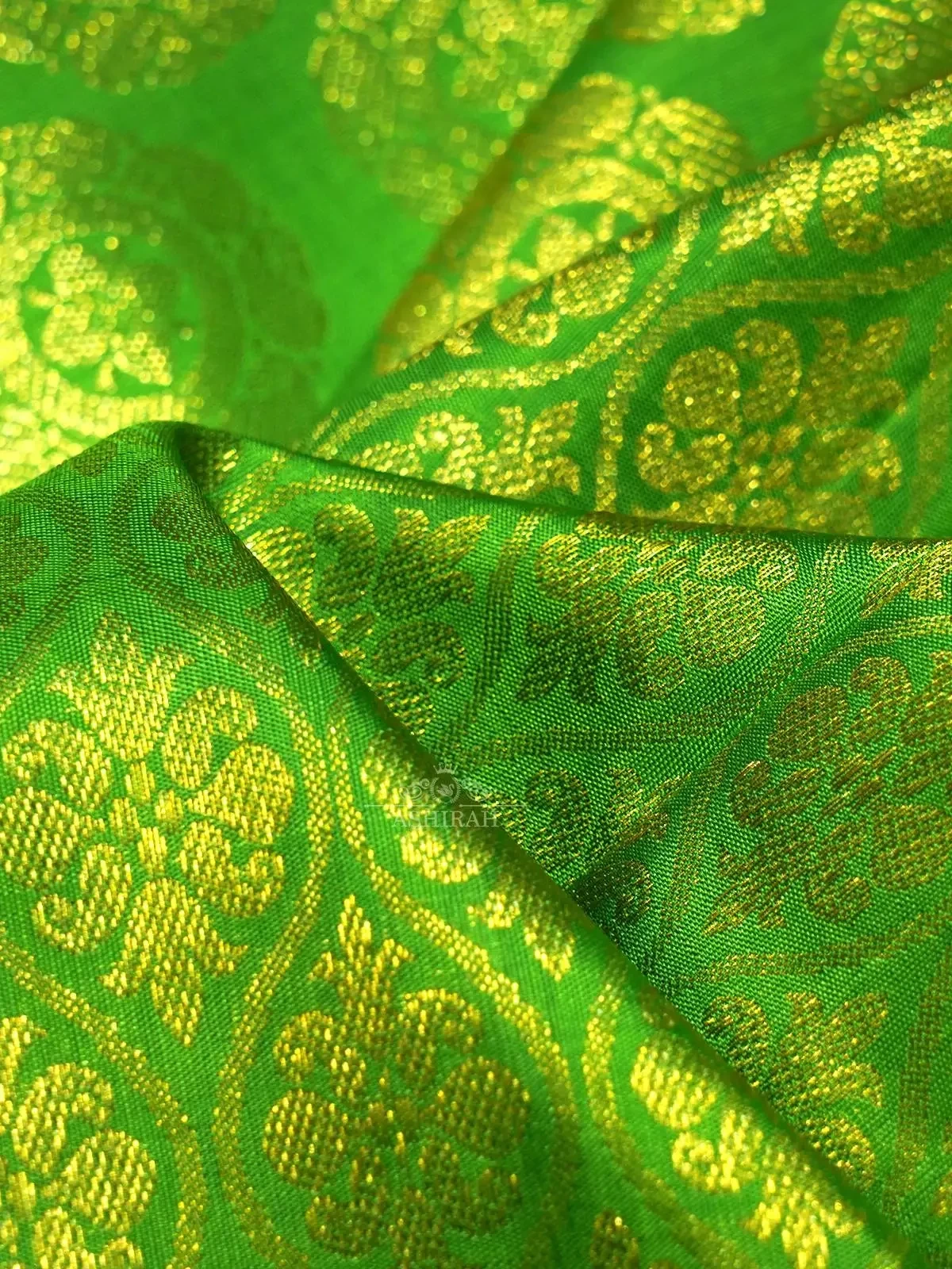 Parrot Green Pure Kanchipuram Silk Saree With Brocade On The Body And Flower Motifs Zari Border